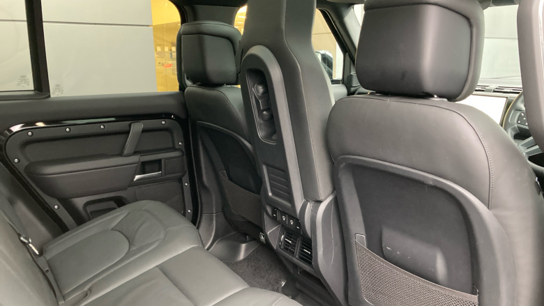 Land Rover Defender 3.0 D350 X-Dynamic HSE 110 5dr Auto [6 Seat] Diesel Estate